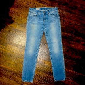 Gap light wash size 6 always skinny mid rise jean w stretch, EUC